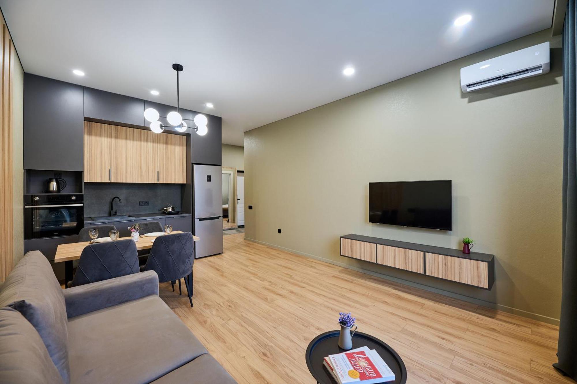 Five Business-Class Rooms In R-House Near Mega Center Almaty Ngoại thất bức ảnh
